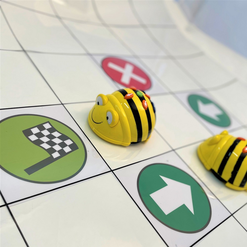 BeeBot – Πίστα Διαφάνεια 90×105